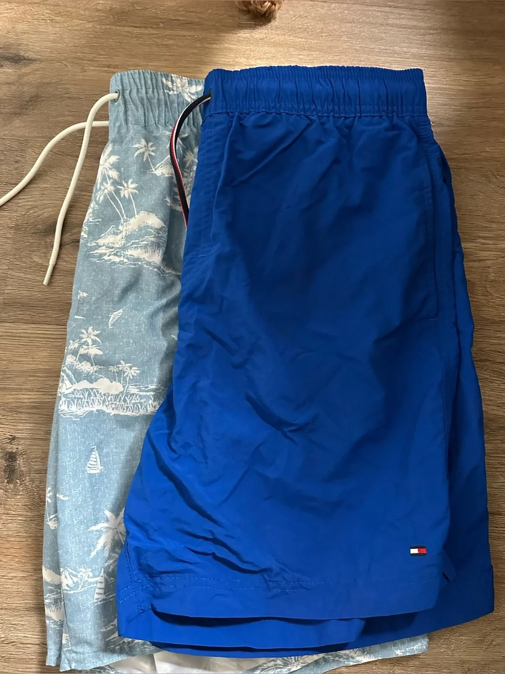 SZ L - men’s swim trunks
